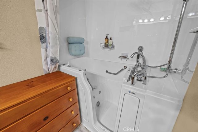 1366 Woodbrook Way, Corona, CA 92882