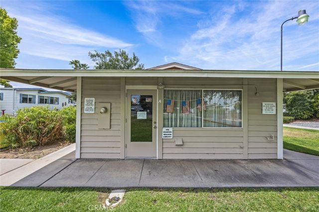 1366 Woodbrook Way, Corona, CA 92882