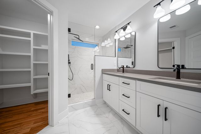 2120B Burns St, Nashville, TN 37216