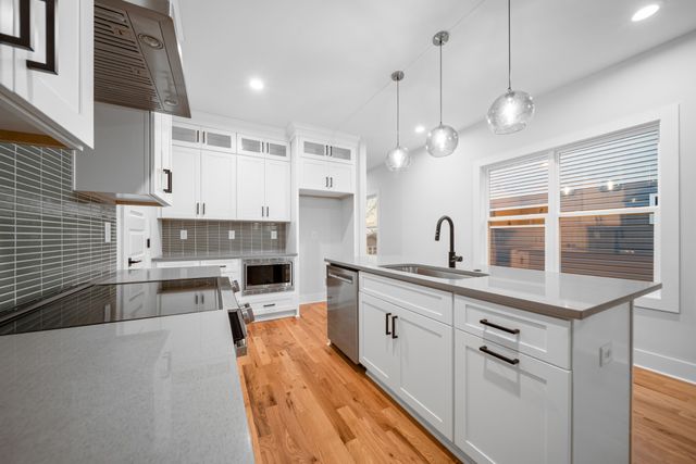 2120B Burns St, Nashville, TN 37216