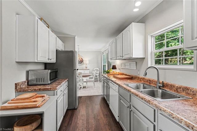 163 Flat Swamp Lake Road, Denton, NC 27239