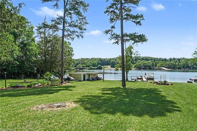 163 Flat Swamp Lake Road, Denton, NC 27239