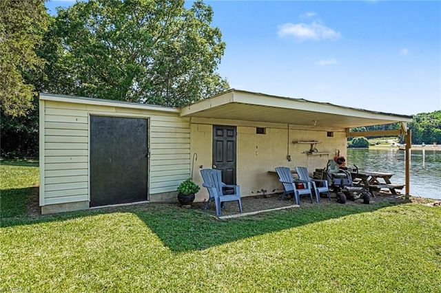 163 Flat Swamp Lake Road, Denton, NC 27239