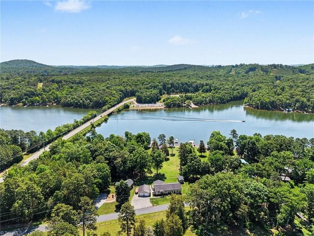 163 Flat Swamp Lake Road, Denton, NC 27239