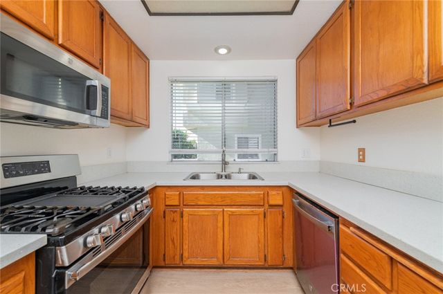 527 Springbrook N, Irvine, CA 92614