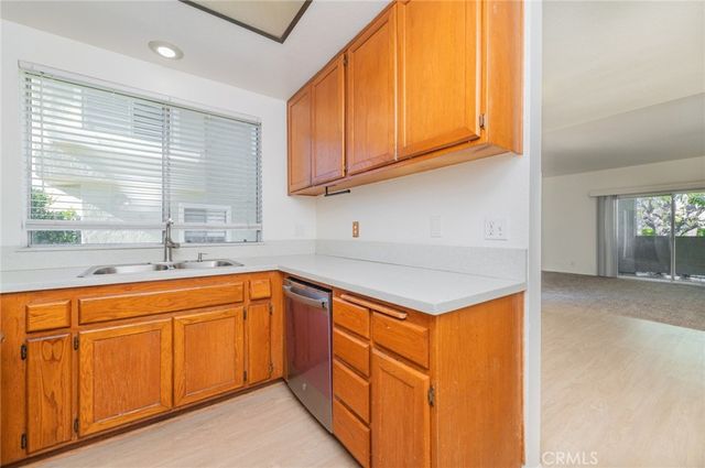 527 Springbrook N, Irvine, CA 92614