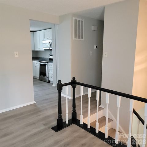 7211 Rollingridge Drive, Charlotte, NC 28211