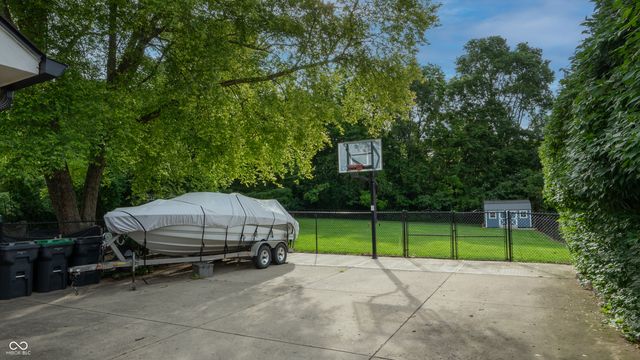 225 Southwind Way, Greenwood, IN 46142
