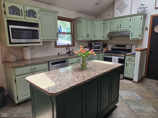 225 Southwind Way, Greenwood, IN 46142
