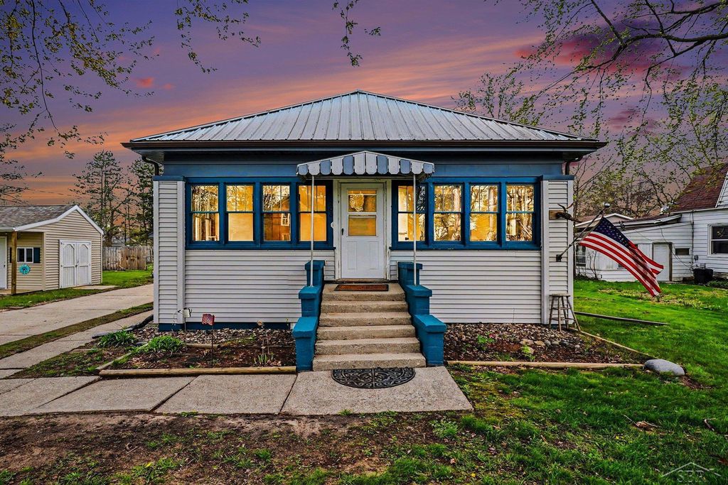 206 S Maple Street, Hemlock, MI 48626