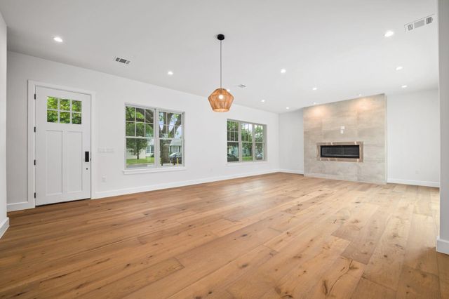 1919 W 38th ST, Austin, TX 78731