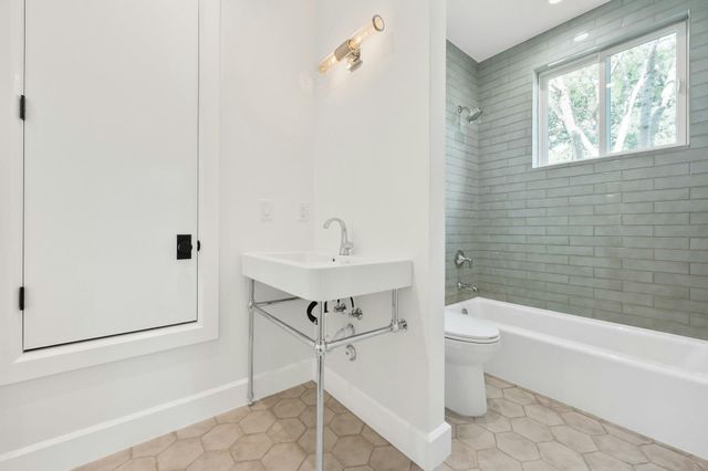 1919 W 38th ST, Austin, TX 78731