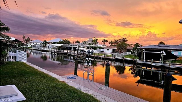 120 Egret ST, Fort Myers Beach, FL 33931