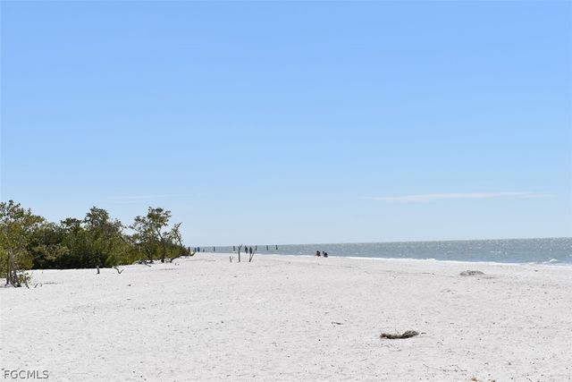 120 Egret ST, Fort Myers Beach, FL 33931