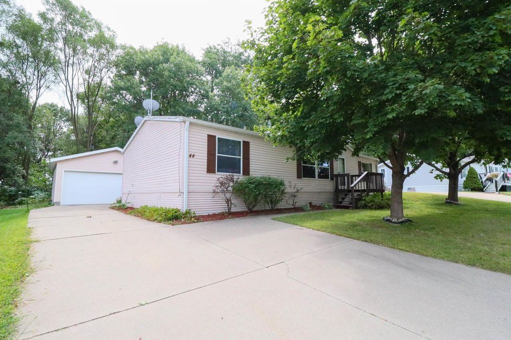 44 Terri Circle Drive, Holmen, WI 54636