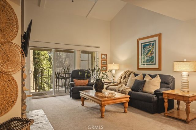 306 Villa Way, Lake Arrowhead, CA 92352