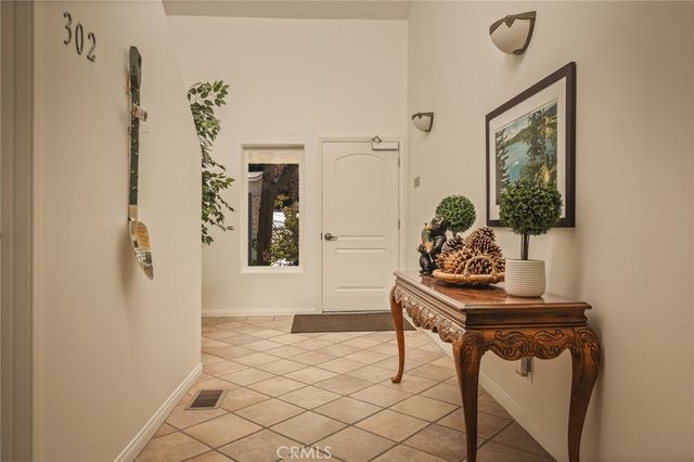 306 Villa Way, Lake Arrowhead, CA 92352