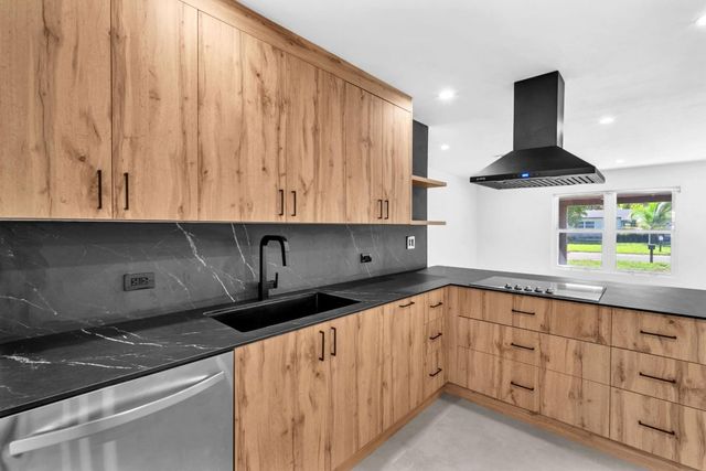 4640 SW 25th Terrace, Dania Beach, FL 33312