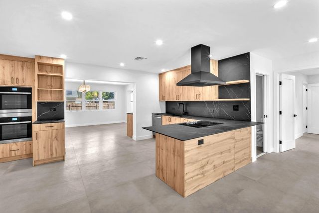 4640 SW 25th Terrace, Dania Beach, FL 33312