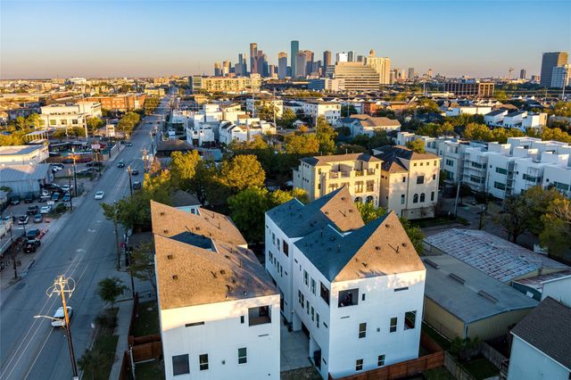 911 Thompson Street, Houston, TX 77007