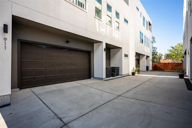 911 Thompson Street, Houston, TX 77007