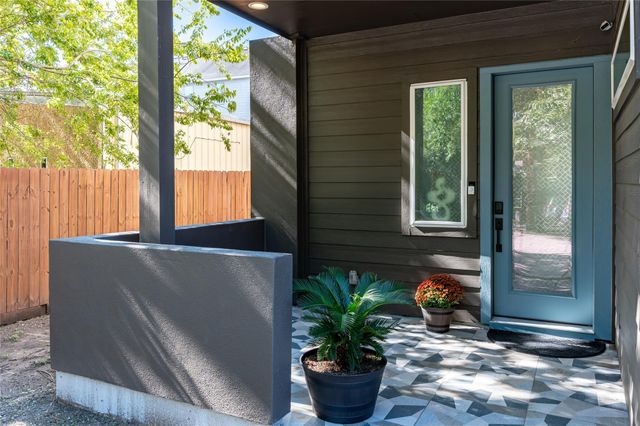 911 Thompson Street, Houston, TX 77007