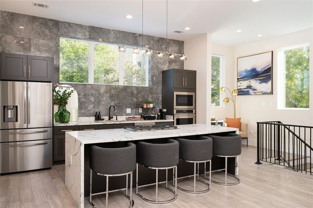 911 Thompson Street, Houston, TX 77007