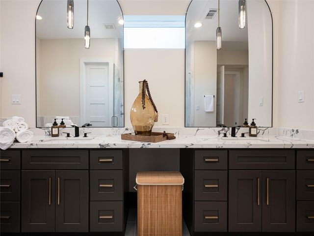 911 Thompson Street, Houston, TX 77007