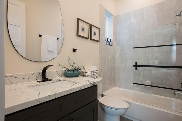 911 Thompson Street, Houston, TX 77007