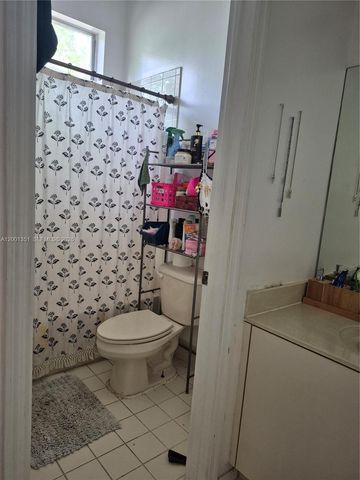 921 NE 42nd Pl, Homestead, FL 33033