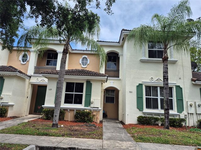 921 NE 42nd Pl, Homestead, FL 33033