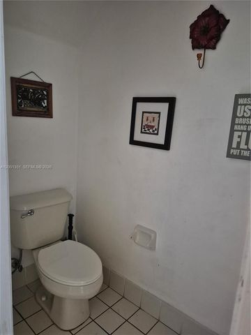 921 NE 42nd Pl, Homestead, FL 33033