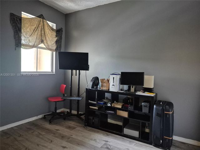 921 NE 42nd Pl, Homestead, FL 33033