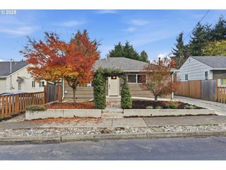 8502 N HAMLIN Ave, Portland, OR 97217