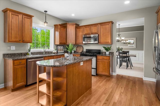 5672 Fields Drive, Yorkville, IL 60560