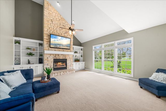 5672 Fields Drive, Yorkville, IL 60560