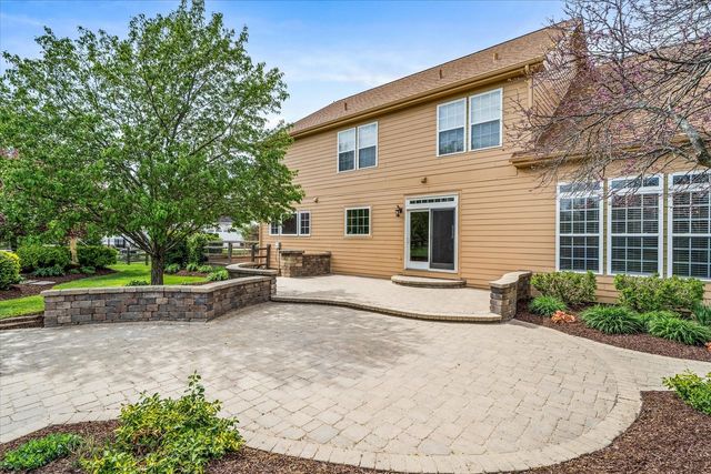 5672 Fields Drive, Yorkville, IL 60560