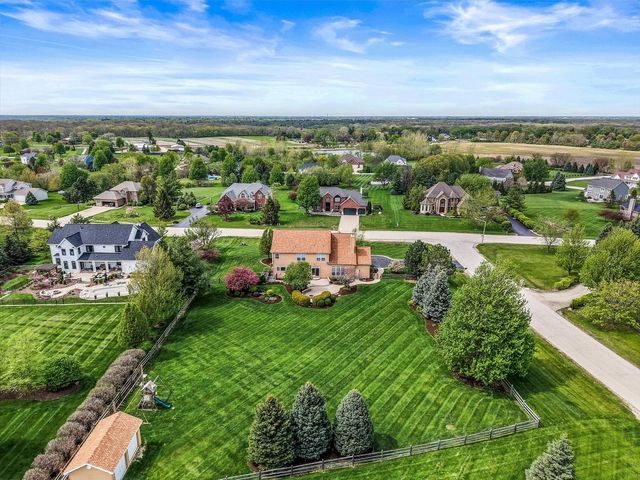 5672 Fields Drive, Yorkville, IL 60560