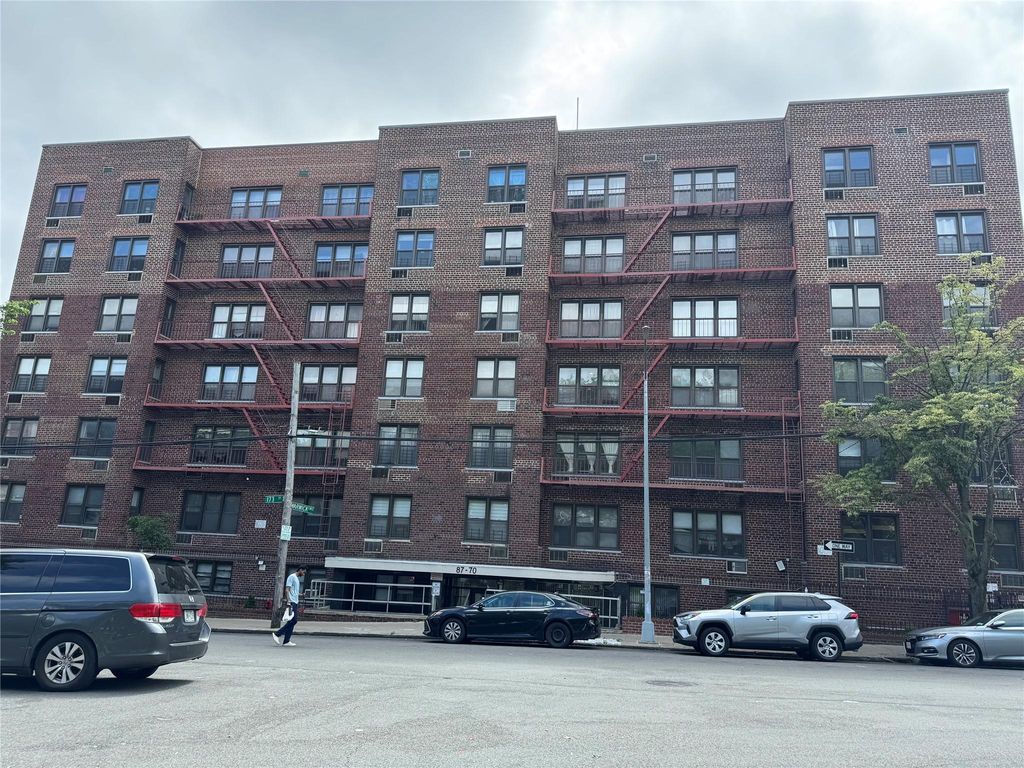 87-70 173 Street 7H, Jamaica, NY 11432