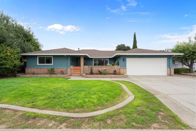 1941 Memorial Drive, Hollister, CA 95023