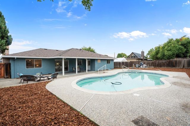 1941 Memorial Drive, Hollister, CA 95023