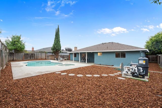 1941 Memorial Drive, Hollister, CA 95023