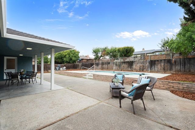 1941 Memorial Drive, Hollister, CA 95023