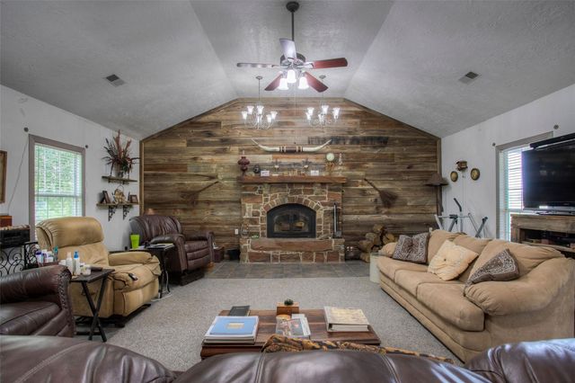 150 Canyon Run Boulevard, Huntsville, TX 77320