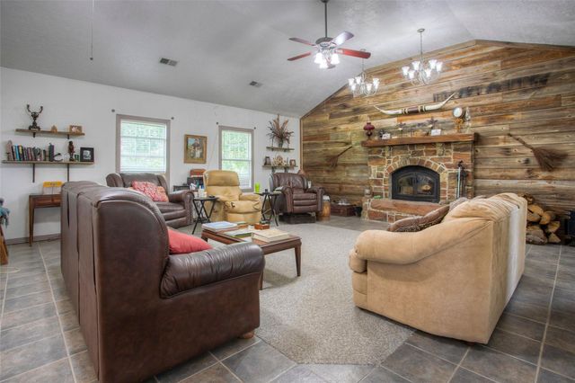 150 Canyon Run Boulevard, Huntsville, TX 77320