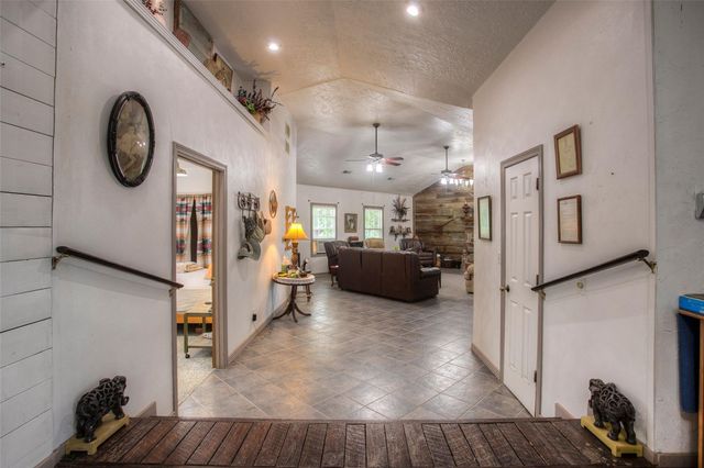 150 Canyon Run Boulevard, Huntsville, TX 77320