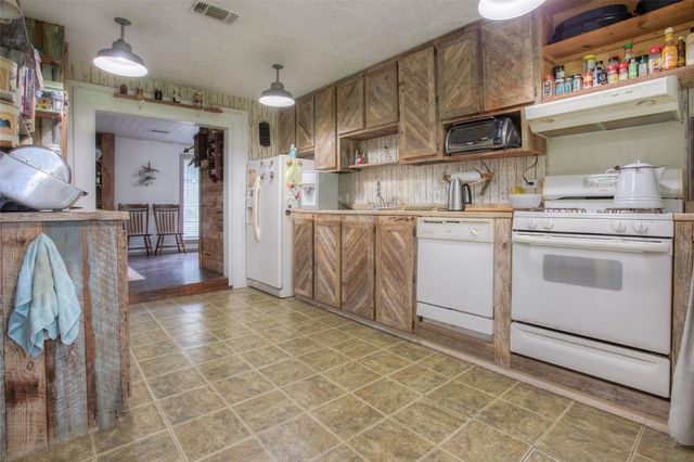 150 Canyon Run Boulevard, Huntsville, TX 77320