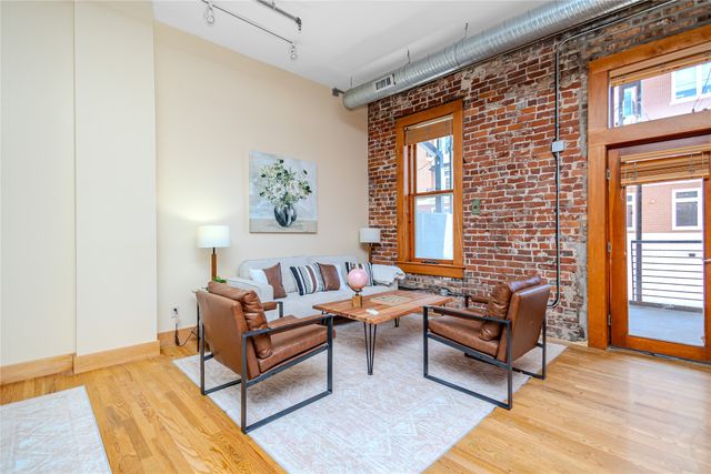 507 E Locust Street 207, Des Moines, IA 50309