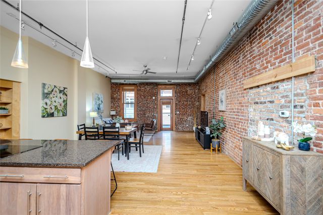 507 E Locust Street 207, Des Moines, IA 50309