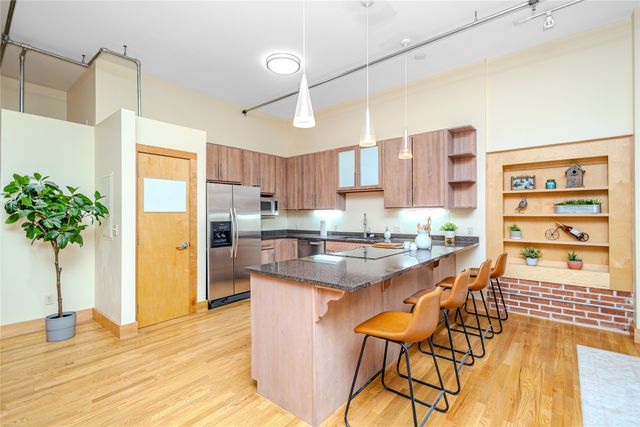 507 E Locust Street 207, Des Moines, IA 50309